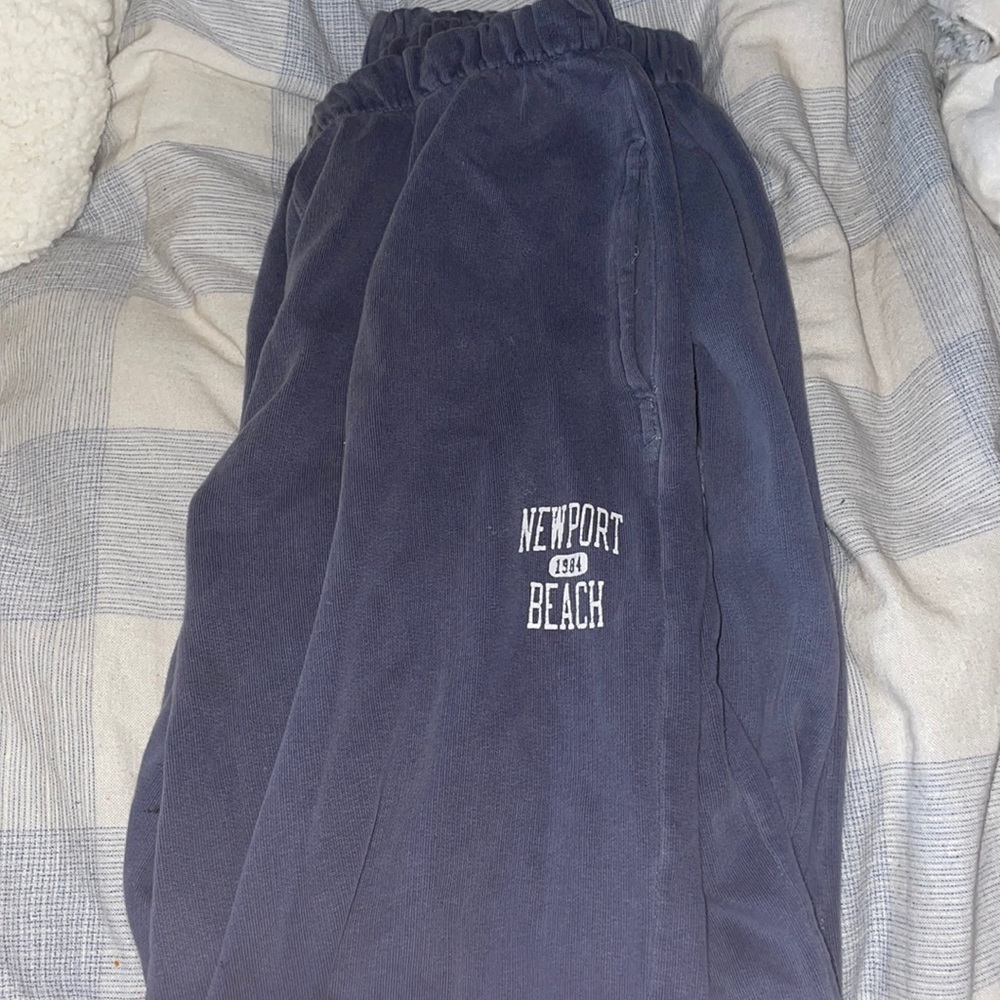 BRANDY MELLVILLE navy blue sweats 🫐
